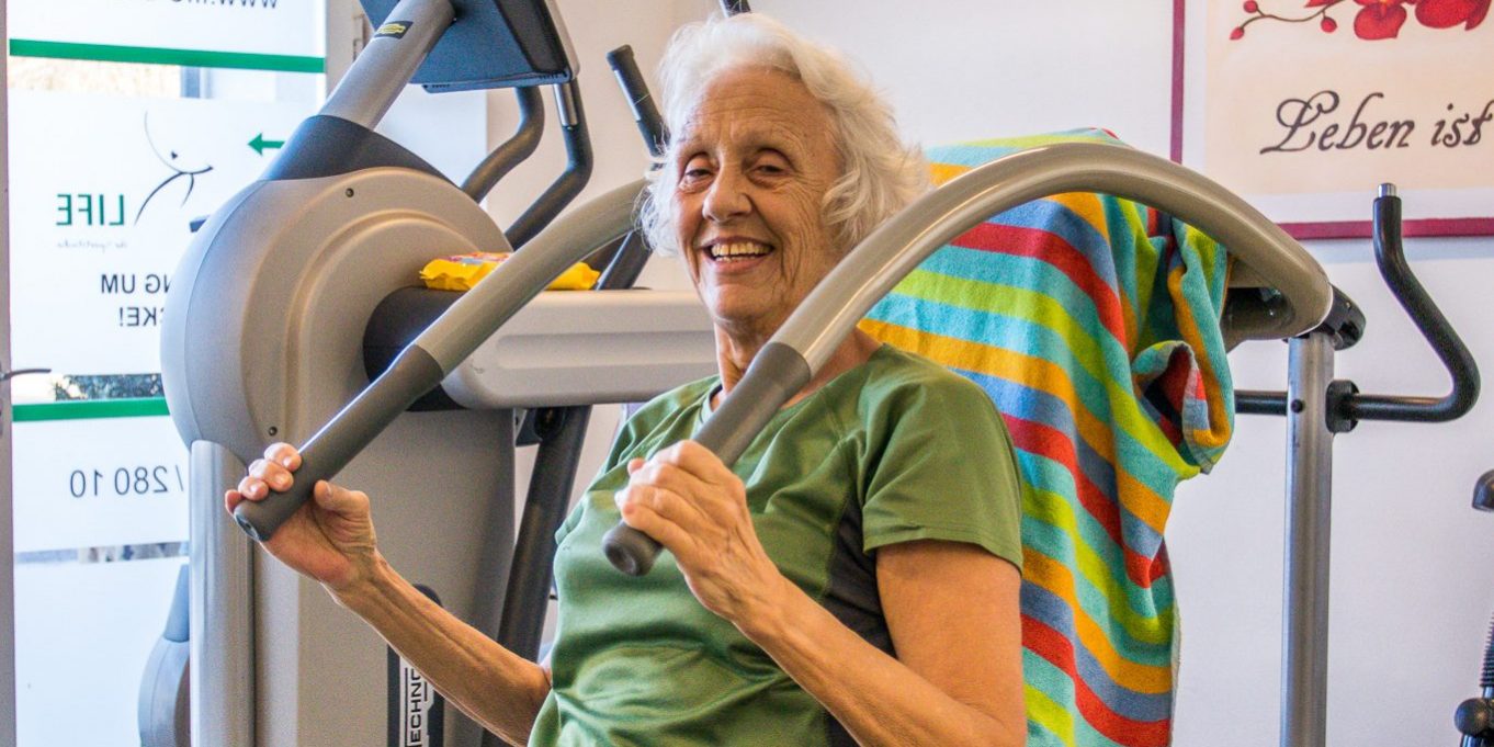 Ältere Frau beim Training